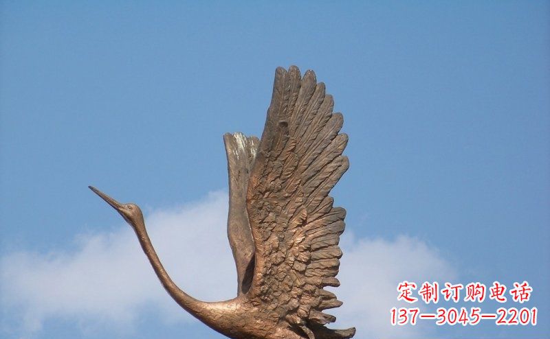 湖州展翅高飞的仙鹤动物铜雕